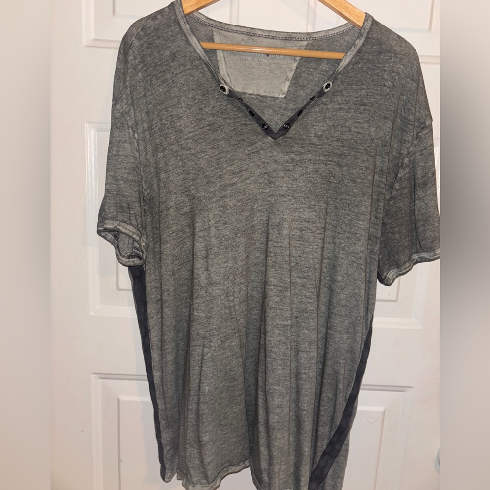 John Varvatos Men’s V-Neck Shirt; Gray; Size XL